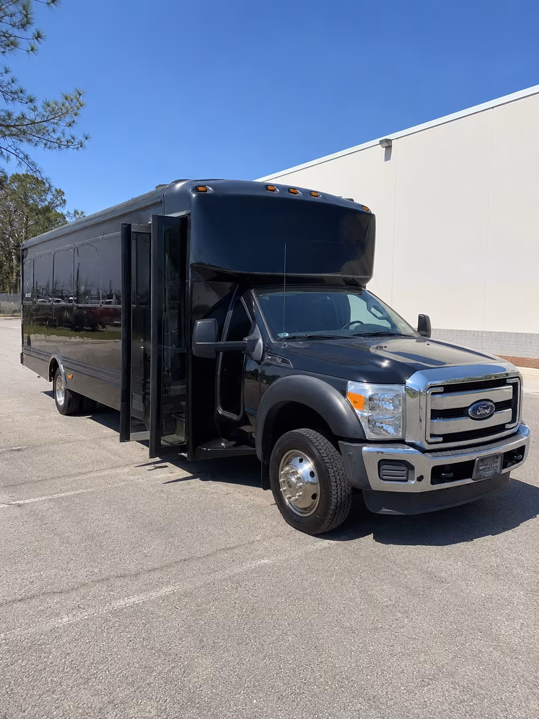 Passenger watching the Fort Lauderdale scenery during a regional party bus road trip